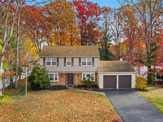  4 BR,  3.00 BTH &nbsp;Colonial style home in Stony Brook