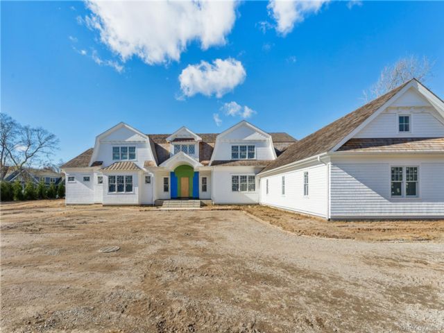  7 BR, 10.00 BTH &nbsp;Estate style home in Westhampton Beach