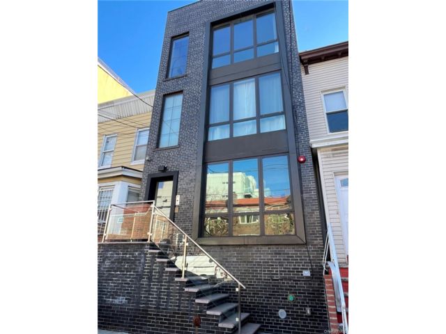  2 BR,  1.00 BTH &nbsp;House style home in Astoria