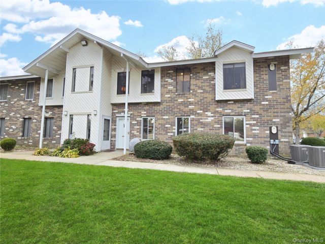  1 BR,  1.00 BTH &nbsp;Garden style home in Coram