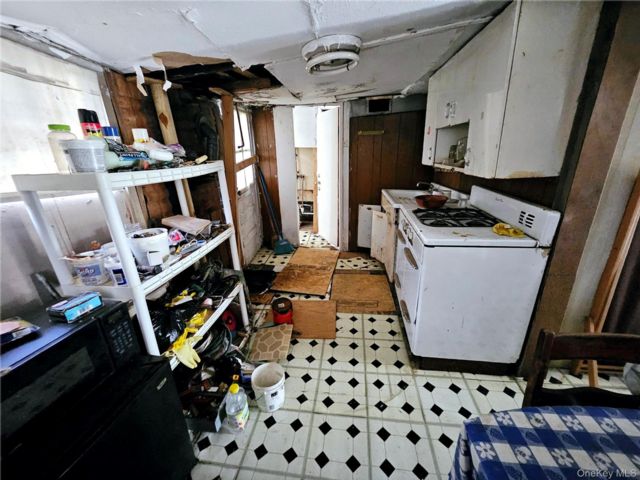  3 BR,  2.00 BTH &nbsp;Exp ranch style home in Medford