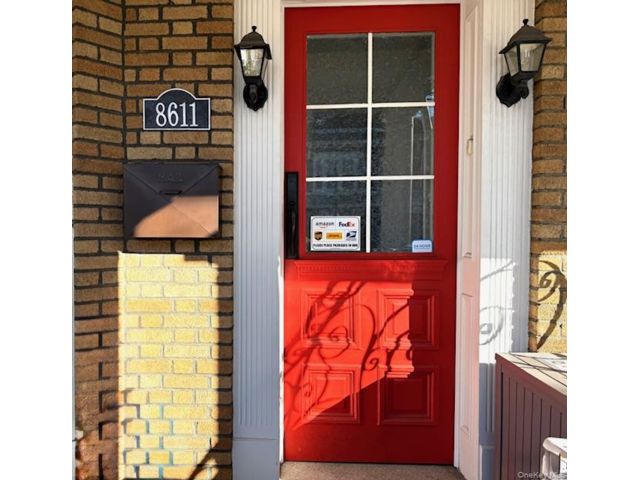  3 BR,  1.00 BTH &nbsp;Contemporary style home in Woodhaven