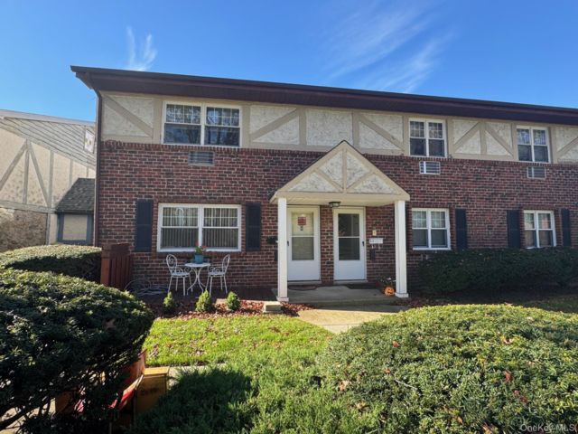  1 BR,  1.00 BTH &nbsp;Garden style home in Holtsville