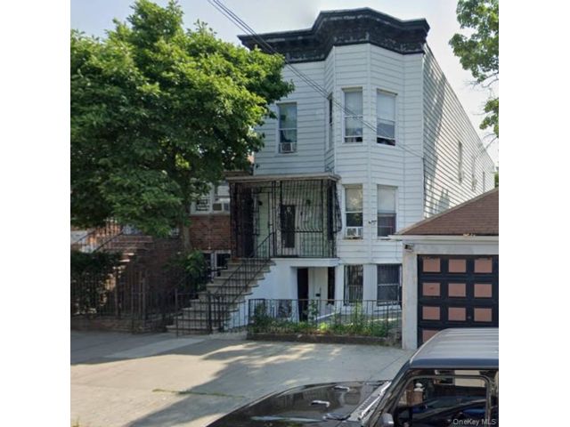 14 BR,  3.00 BTH &nbsp;House style home in Soundview