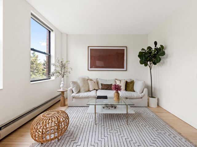  2 BR,  2.00 BTH &nbsp;Condo style home in Park Slope