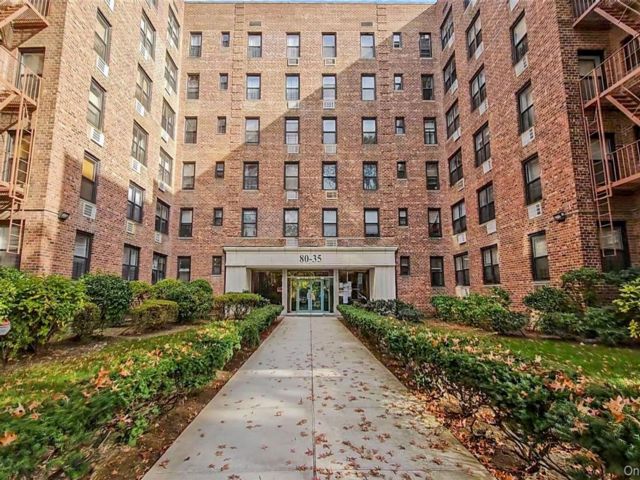  1 BR,  1.00 BTH &nbsp;Other style home in Oakland Gardens