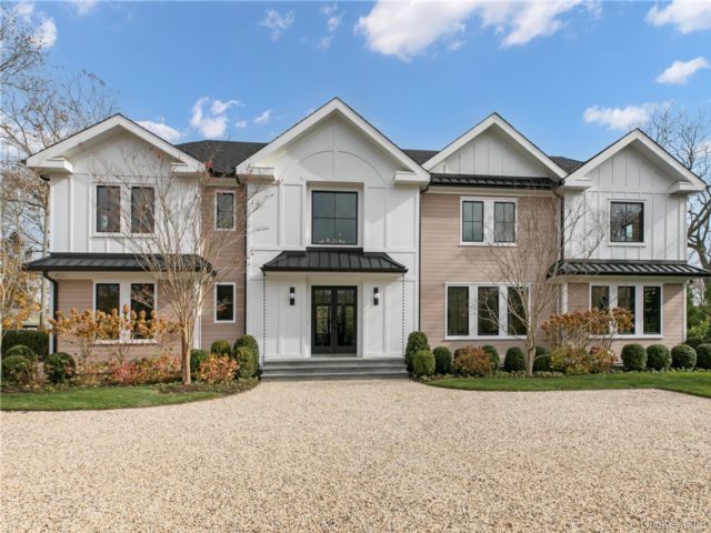  7 BR,  9.00 BTH &nbsp;Colonial style home in Water Mill