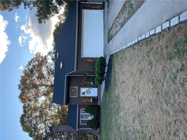 [Selden Real Estate, listing number 7231833]