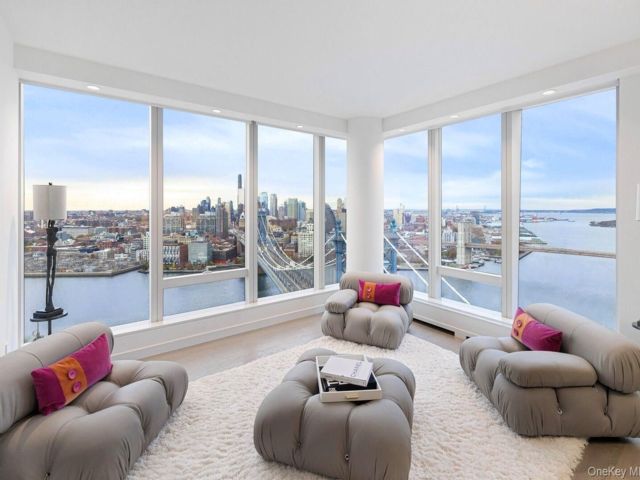  3 BR,  3.00 BTH &nbsp;Condo style home in New York (manhattan)
