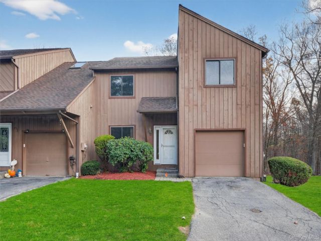 3 BR,  4.00 BTH &nbsp;Condo style home in Cortlandt Manor