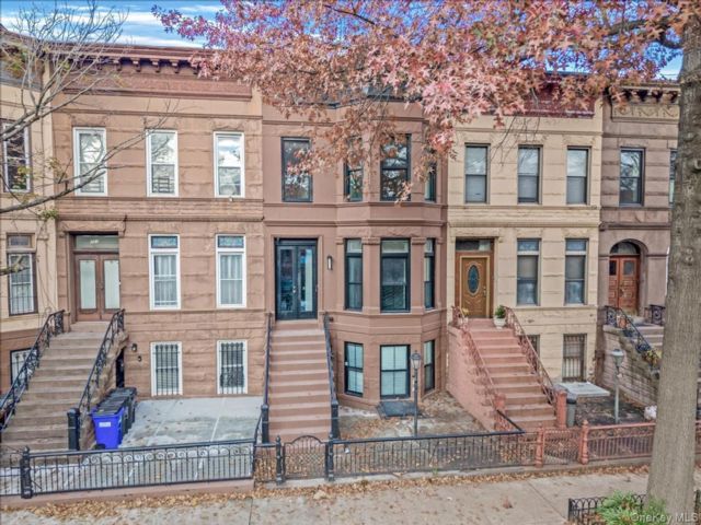  5 BR,  5.00 BTH &nbsp;Contemporary style home in Bedford Stuyvesant