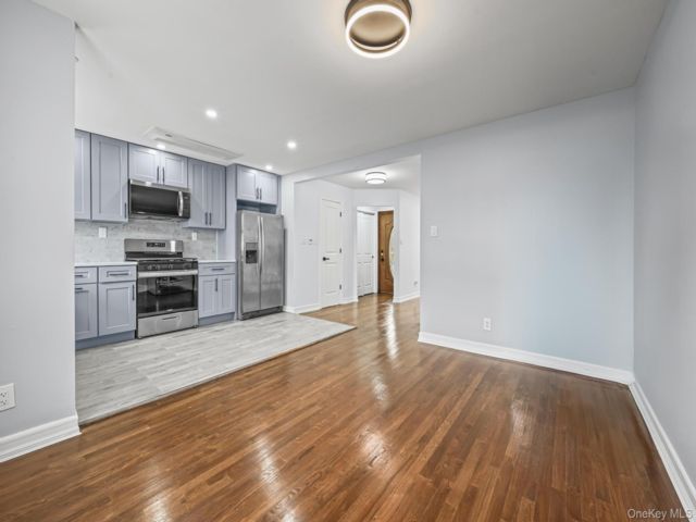  3 BR,  3.00 BTH &nbsp;Colonial style home in Rosedale