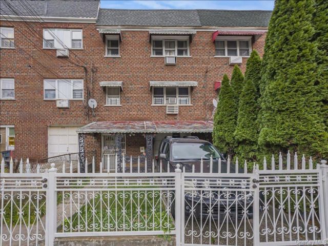 [Wakefield Real Estate, listing number 7232006]