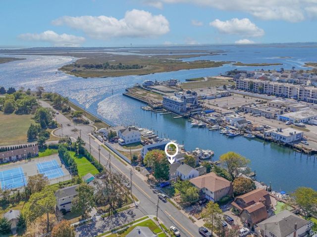  2 BR,  1.00 BTH &nbsp;Bungalow style home in Freeport