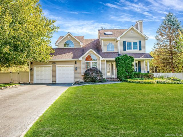  4 BR,  3.00 BTH &nbsp;Colonial style home in Commack