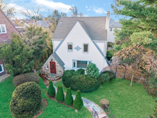  4 BR,  3.00 BTH &nbsp;Tudor style home in Great Neck