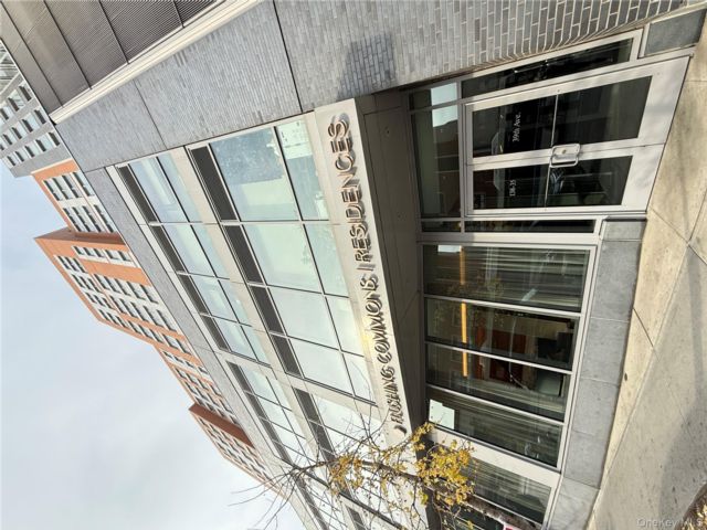  2 BR,  2.00 BTH &nbsp;Modern style home in Flushing