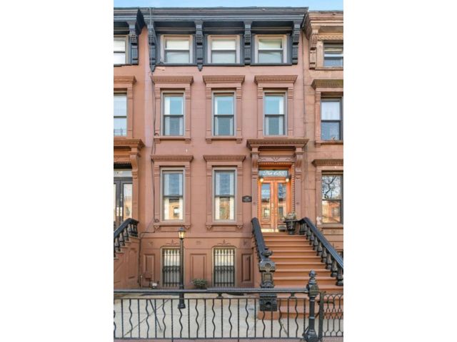  8 BR,  4.00 BTH &nbsp;House style home in Bushwick
