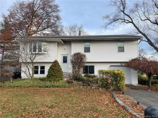  5 BR,  2.00 BTH &nbsp;Hi ranch style home in Orangeburg