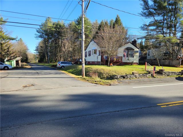  2 BR,  1.00 BTH &nbsp;Ranch style home in Kauneonga Lake