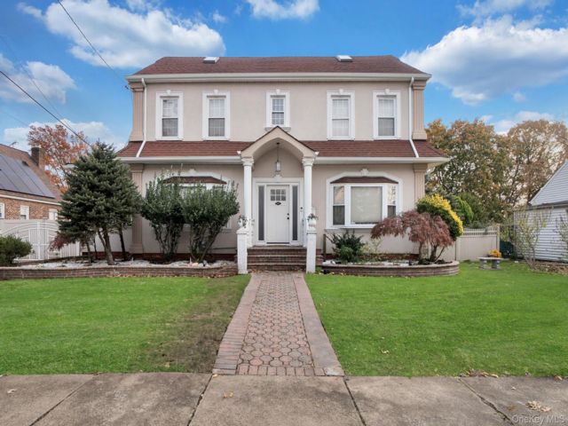  4 BR,  4.00 BTH &nbsp;Colonial style home in Baldwin