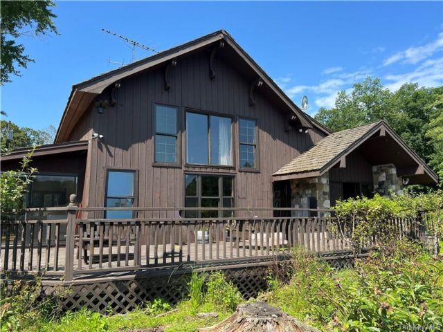  5 BR,  6.00 BTH &nbsp;A-frame style home in Middletown