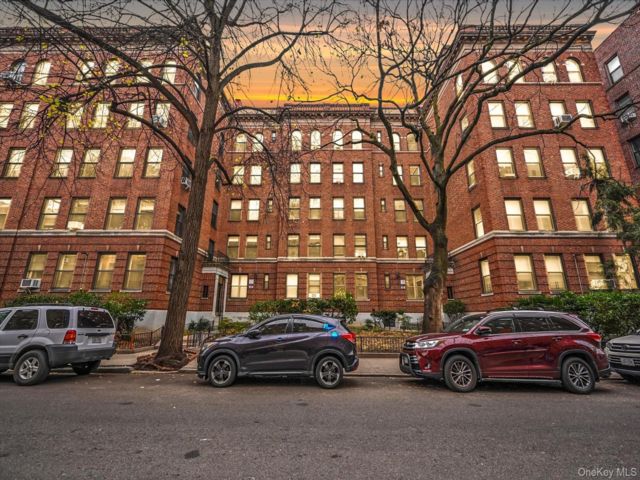  2 BR,  1.00 BTH &nbsp;Other style home in Jackson Heights