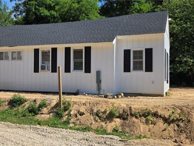  2 BR,  1.00 BTH &nbsp;Cottage style home in East Setauket