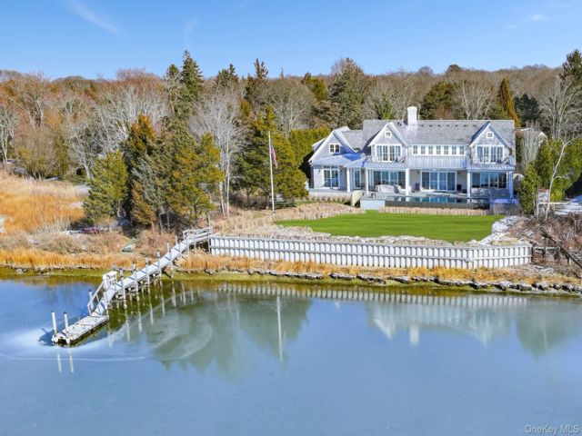  6 BR,  7.00 BTH &nbsp;Traditional style home in Southampton