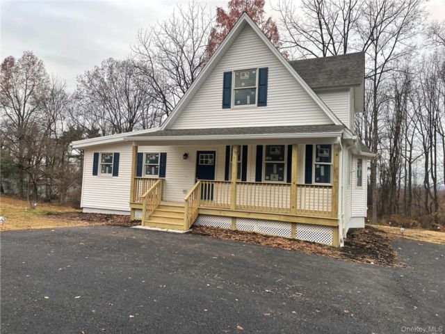  4 BR,  3.00 BTH &nbsp;Colonial style home in Valley Cottage