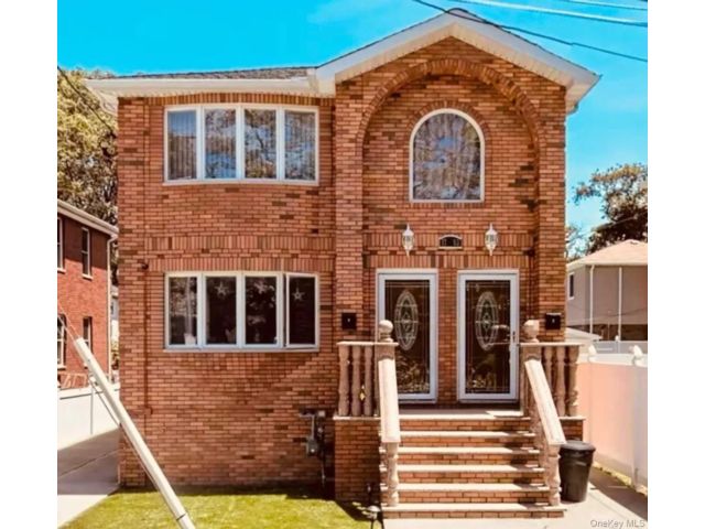  3 BR,  2.00 BTH &nbsp;Other style home in Bayside