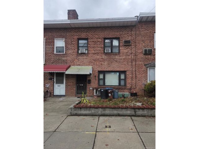  3 BR,  2.00 BTH &nbsp;Other style home in Flushing