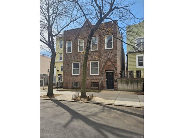  5 BR,  4.00 BTH &nbsp;House style home in Astoria