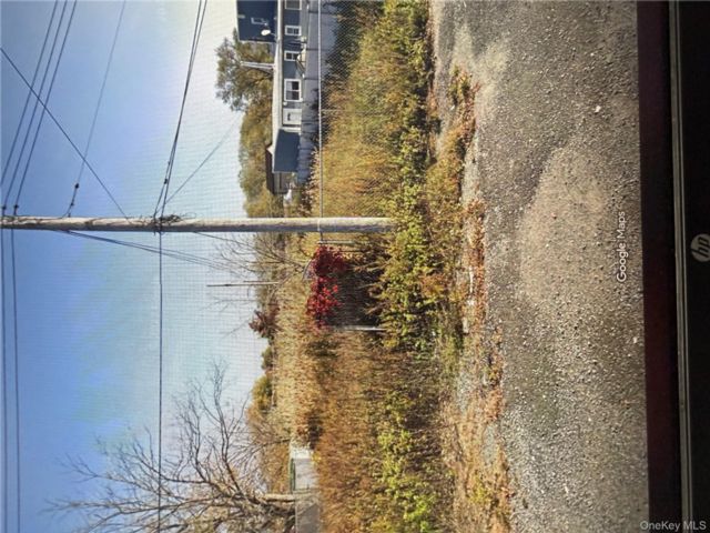 Lot <b>Size:</b> 30X100 &nbsp;House style home in Howard Beach