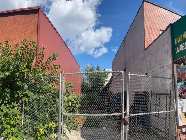 Lot <b>Size:</b>  &nbsp;House style home in Carroll Gardens