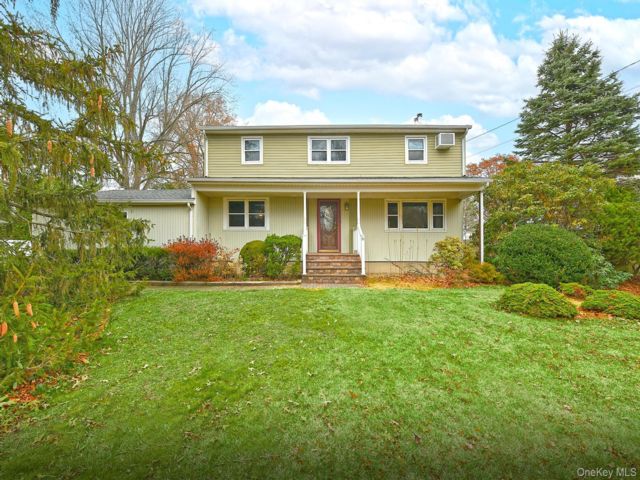  4 BR,  3.00 BTH &nbsp;Colonial style home in Greenlawn