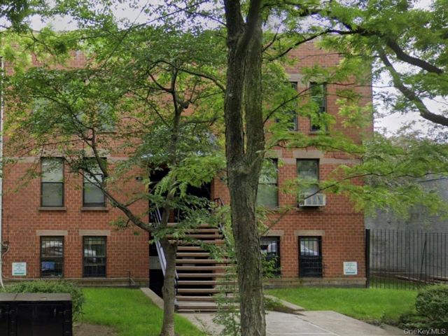  3 BR,  2.00 BTH &nbsp;Condo style home in Carroll Gardens