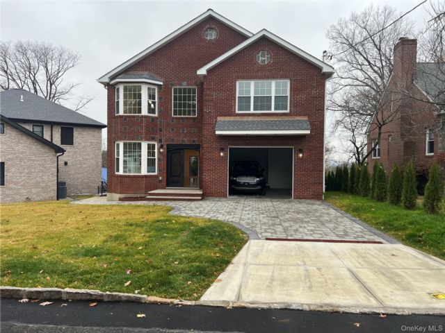  5 BR,  4.00 BTH &nbsp;Other style home in Yonkers