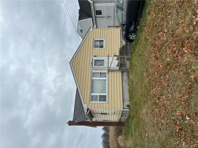  2 BR,  1.00 BTH &nbsp;Cape cod style home in Shirley