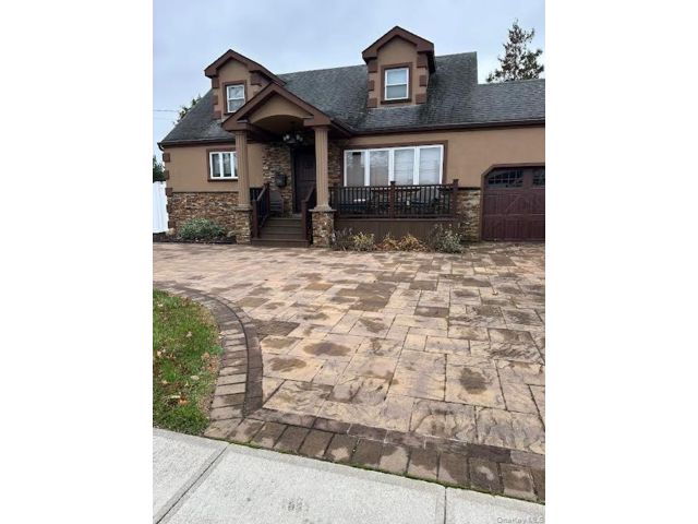  4 BR,  1.00 BTH &nbsp;Colonial style home in Massapequa