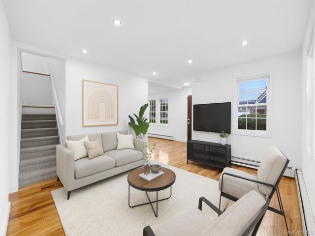  4 BR,  3.00 BTH &nbsp;Cape cod style home in Cambria Heights