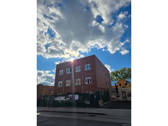 Studio,  0.00 BTH &nbsp;House style home in College Point