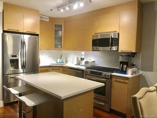  2 BR,  2.00 BTH &nbsp;Other style home in Bay Ridge