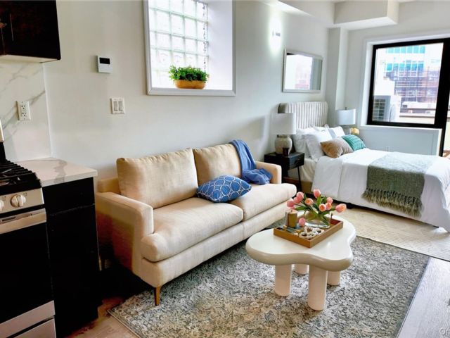  2 BR,  2.00 BTH &nbsp;Condo style home in Rego Park