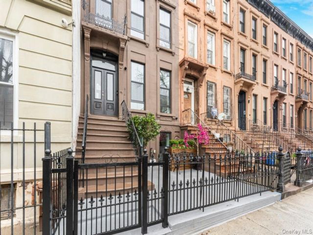  5 BR,  6.00 BTH &nbsp;House style home in Bedford Stuyvesant