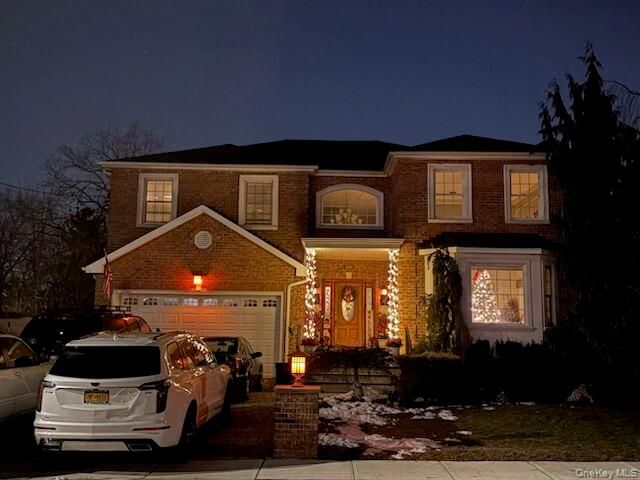  6 BR,  5.00 BTH &nbsp;Colonial style home in Merrick