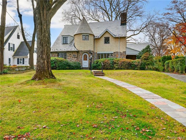  4 BR,  3.00 BTH &nbsp;Tudor style home in White Plains