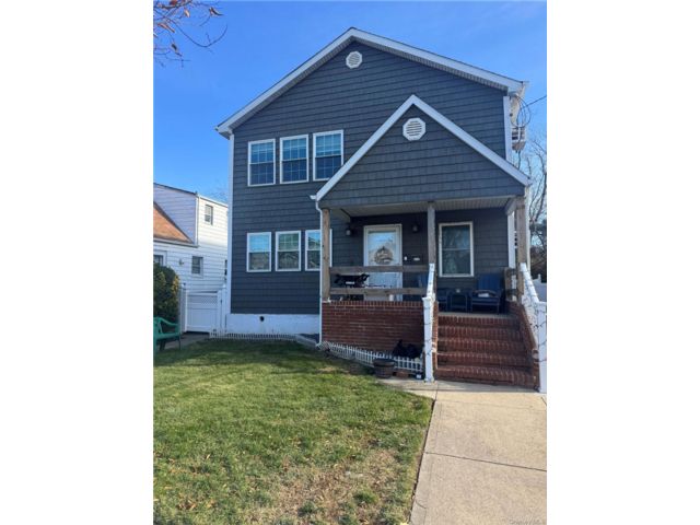  3 BR,  1.00 BTH &nbsp;A-frame style home in Long Beach