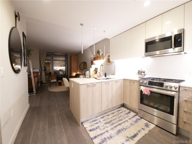  2 BR,  2.00 BTH &nbsp;Modern style home in Flushing
