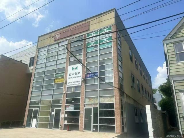 [PHOTO]